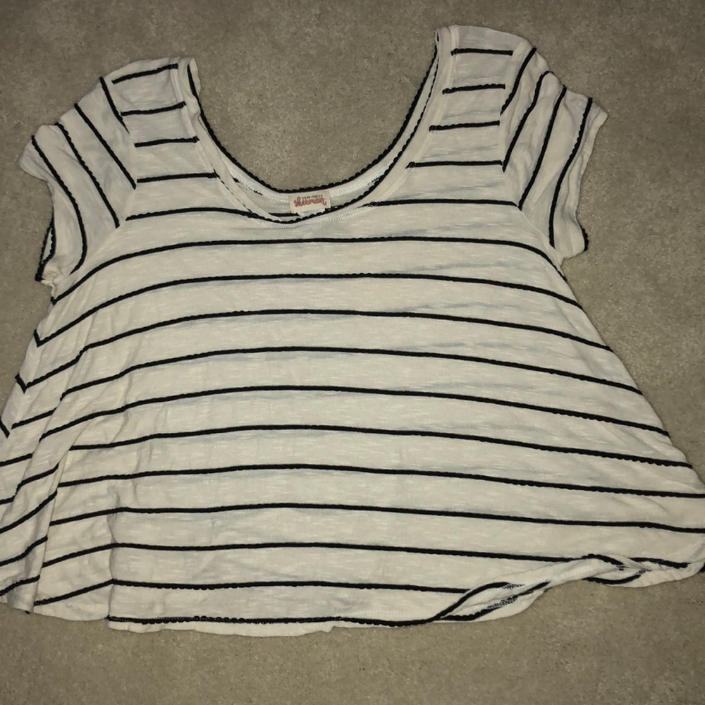scoop neck tee